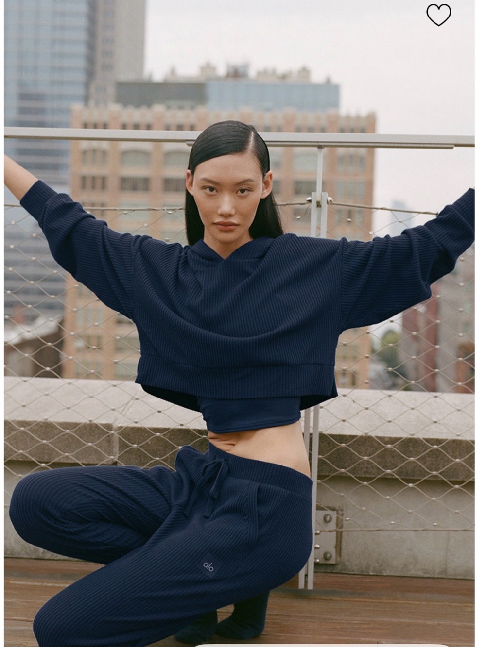 Alo yoga muse hoodie sz S in Navy - Picture 3 of 6